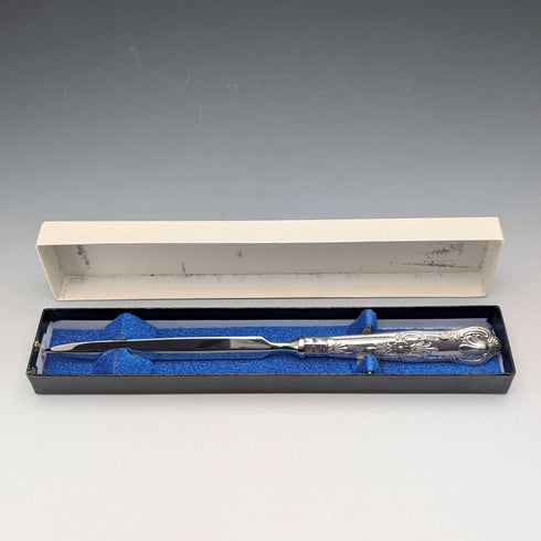 1989年英國哈里森兄弟公司出品的純銀老式信刀,附原廠盒,品相極佳。