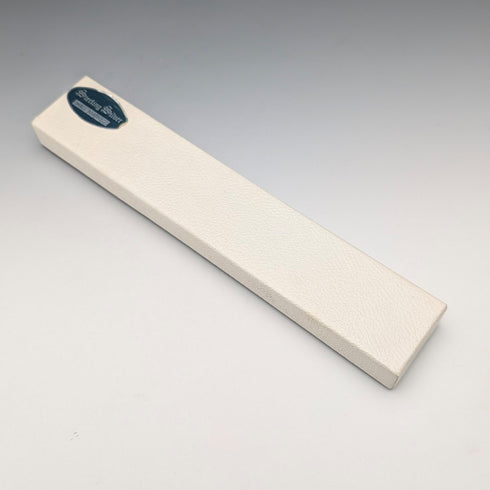 1989年英國哈里森兄弟公司出品的純銀老式信刀,附原廠盒,品相極佳。