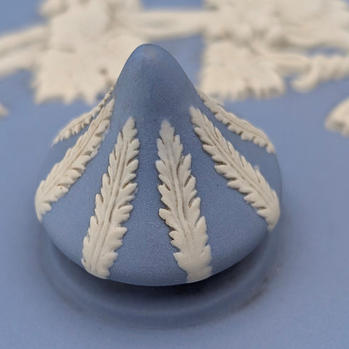 英国ヴィンテージ ウェッジウッド ジャスパーウェア製 丸型ボンボニエール ペールブルー