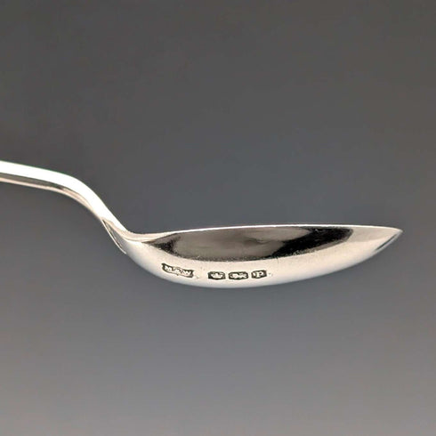 1932年英國馬平·韋伯(Mappin & Webb)出品的純銀茶匙,一套6把,重88克,帶原裝盒