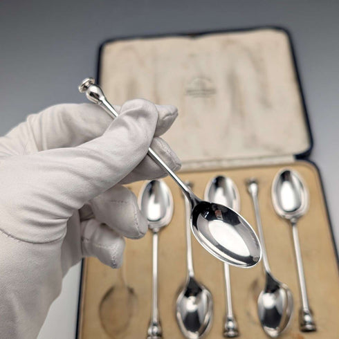 1932年英國馬平·韋伯(Mappin & Webb)出品的純銀茶匙,一套6把,重88克,帶原裝盒