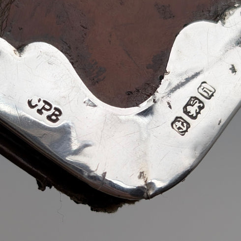 1908年英國查爾斯·彭尼·布朗設計的古董純銀棕色皮革對折皮夾