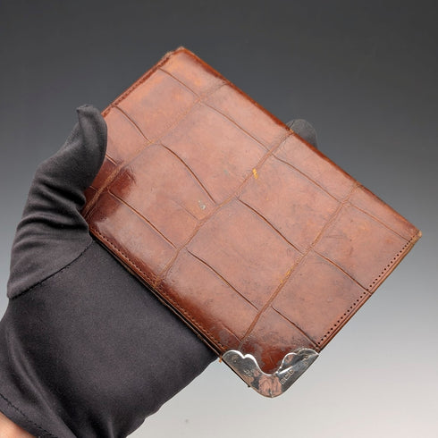 1908年英國查爾斯·彭尼·布朗設計的古董純銀棕色皮革對折皮夾