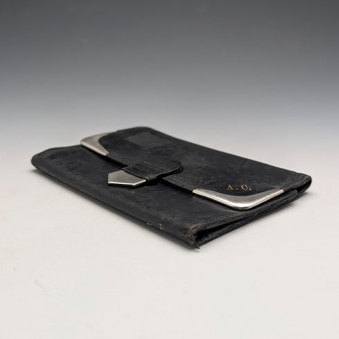 1933年英國B&T出品的復古純銀三折皮夾,黑色皮革材質。