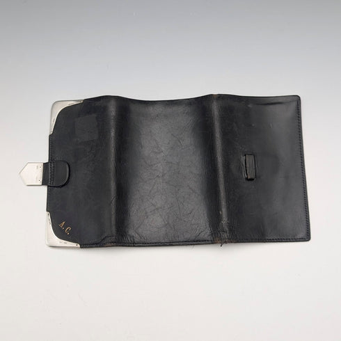 1933年英國B&T出品的復古純銀三折皮夾,黑色皮革材質。