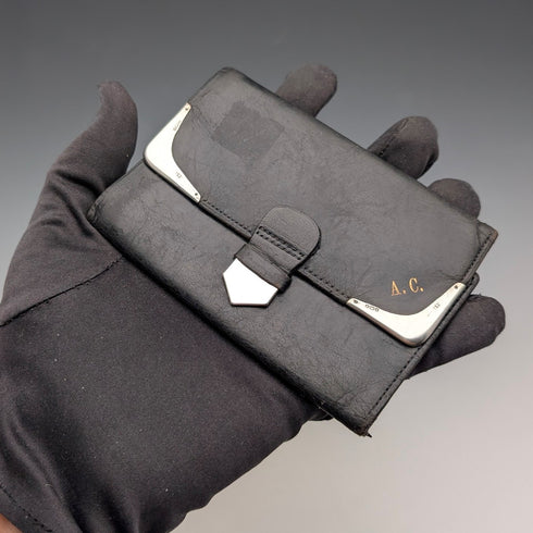 1933年英國B&T出品的復古純銀三折皮夾,黑色皮革材質。