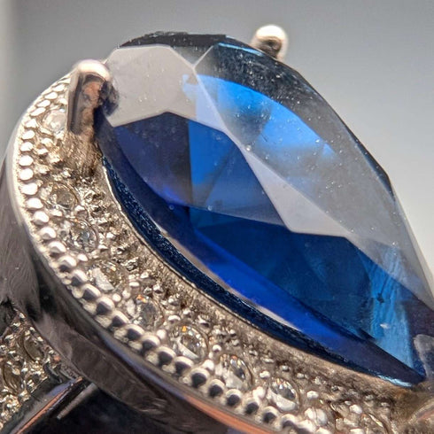 Vintage sterling silver drop-shaped blue cubic zirconia ring (size 12)