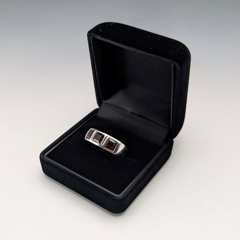 Vintage sterling silver garnet band ring (size 17)