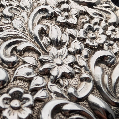 1903年 英国アンティーク 浮き彫り彫刻 純銀製カードケース 81g William Neale