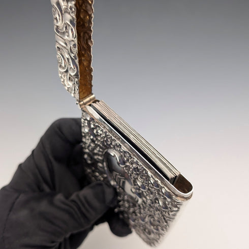 1903年 英国アンティーク 浮き彫り彫刻 純銀製カードケース 81g William Neale