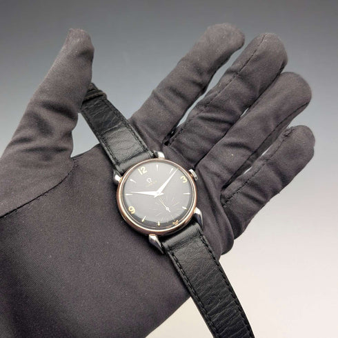 約1946年歐米茄男士機械腕錶,Cal. 30T2PC機芯,蜘蛛耳式錶耳,黑色錶盤,走時良好