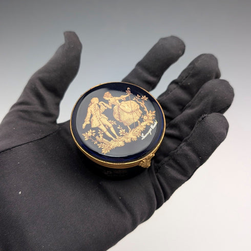 法國復古利摩日-卡斯特爾鈷藍色瓷藥盒,飾以22K金點綴,愛情故事設計