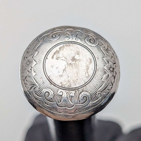 1874年英國古董手杖,黑色杖身,純銀雕花圓頭手柄,長82厘米