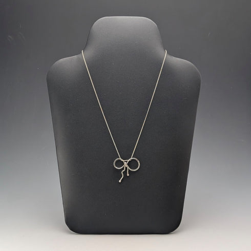 英國復古純銀絲帶設計吊墜,搭配純銀鍊。