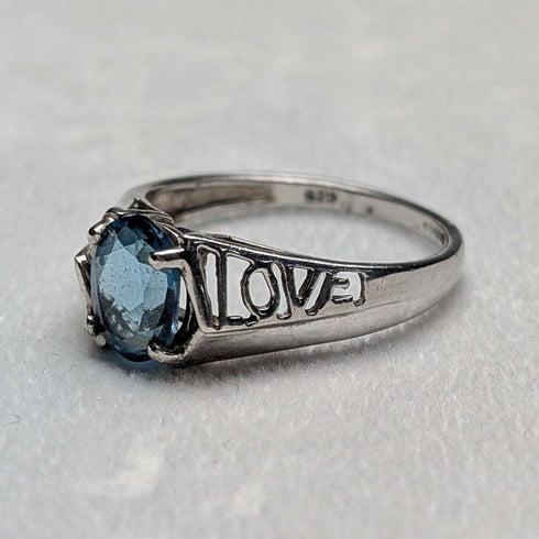 英國復古藍石「LOVE」雕刻純銀戒指(日本戒圍15號)