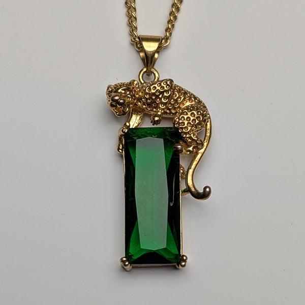 ヴィンテージ 純銀ギルトパンサー台座 グリーンストーン ペンダント