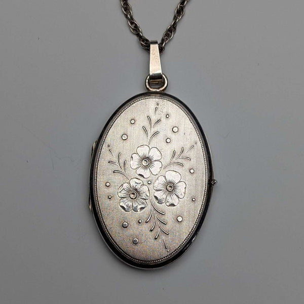 British Vintage Floral Engraved Sterling Silver Locket Pendant with Sterling Silver Chain Total 15.7g