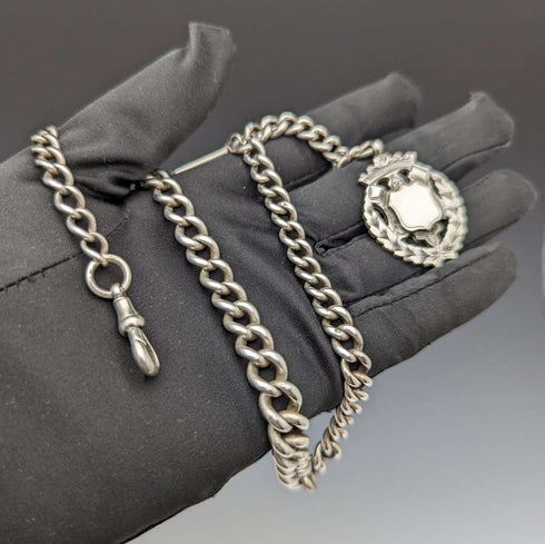Cadena Albert de plata de ley (925) antigua inglesa, c. 1900, 56 g, con dije emblema de plata de ley