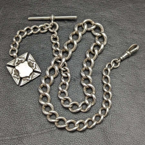 Antigüedad británica de alrededor de 1900, cadena Albert de plata pura (925), muy gruesa (73 g), con dije de plata pura de doble cara.