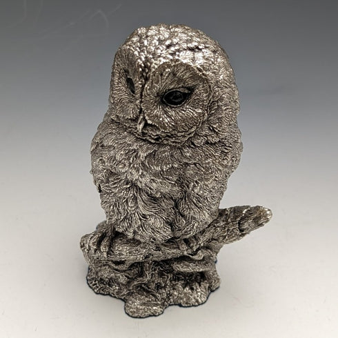 Figura de búho esculpida con baño de plata pura, 385g, Country Artists, Reino Unido