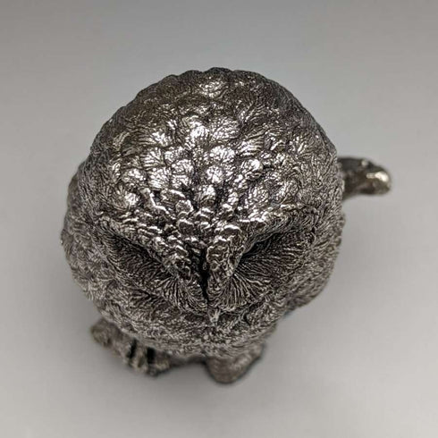 Figura de búho esculpida con baño de plata pura, 385g, Country Artists, Reino Unido