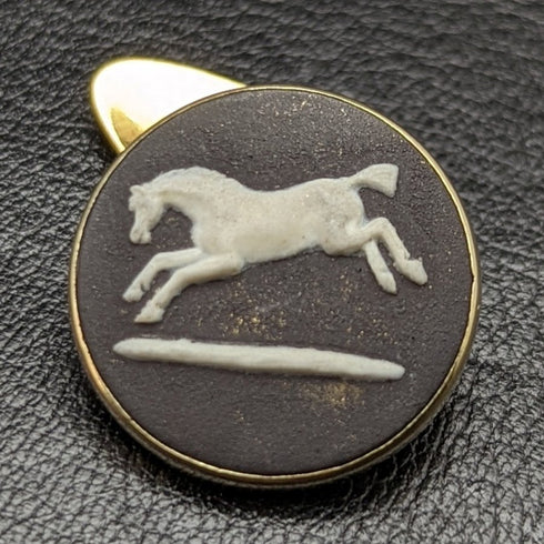 英国ヴィンテージ ウェッジウッド馬レリーフ 純銀製 カフリンクス ゴールド装飾