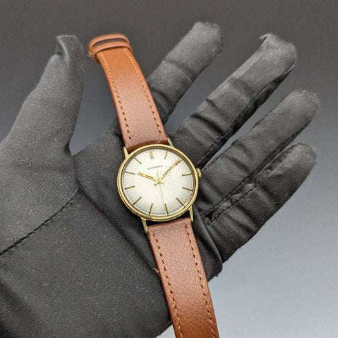 Reloj de pulsera mecánico para caballero, vintage británico de 1981, en buen estado de funcionamiento, con caja de oro macizo de 9 quilates Garrard y tres manecillas.