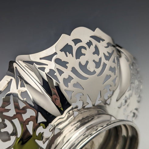 1936年 英国ヴィンテージ 純銀(925シルバー) ピアス装飾 脚付きボウル 196g Viners