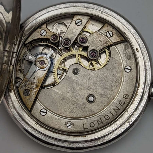 Reloj de bolsillo Longines antiguo de la década de 1920, caja de plata tipo saboneta, en buen estado de funcionamiento.