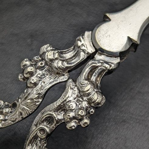 British Antique Silver Plate Grape Scissor Grape Sculpture 102g