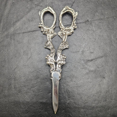 British Antique Silver Plate Grape Scissor Grape Sculpture 102g