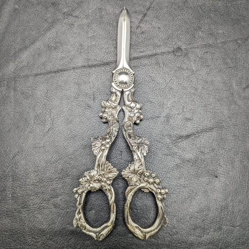 British Antique Silver Plate Grape Scissor Grape Sculpture 102g