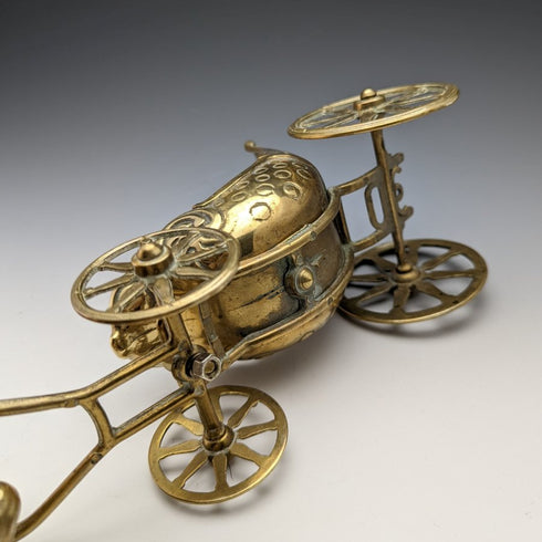 British vintage brass horse and carriage object 1075g