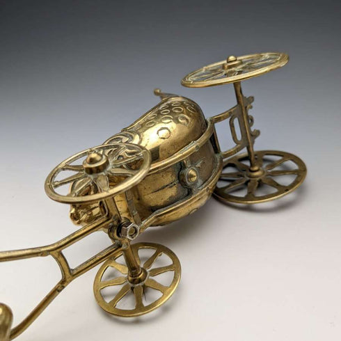 British vintage brass horse and carriage object 1075g