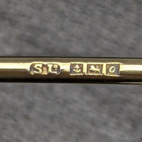 Juego de 6 cucharillas de té de plata de ley vintage británicas de 1963, con decoración de esmalte y baño de oro, en estuche.