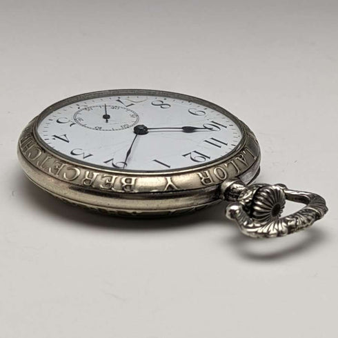 Reloj de bolsillo suizo antiguo, sin marca, con caja grabada de toro, en buen estado de funcionamiento