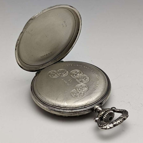 Reloj de bolsillo suizo antiguo, sin marca, con caja grabada de toro, en buen estado de funcionamiento
