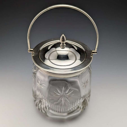 Barril para galletas vintage inglés de cristal tallado, circa 1930, con tapa de plata chapada, 1048 g
