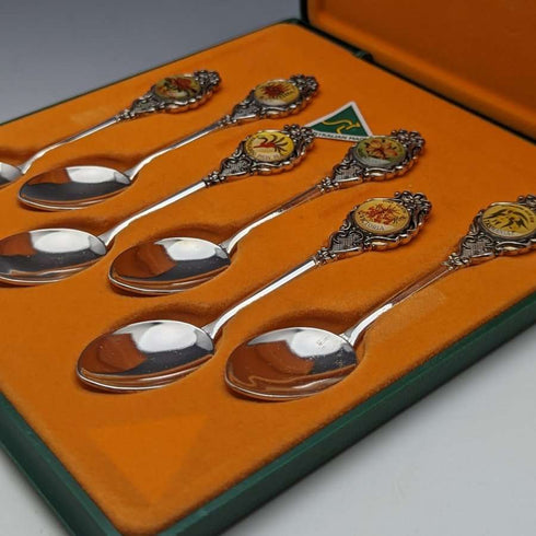 Made in Australia vintage silver plated teaspoon set of 6 in a case