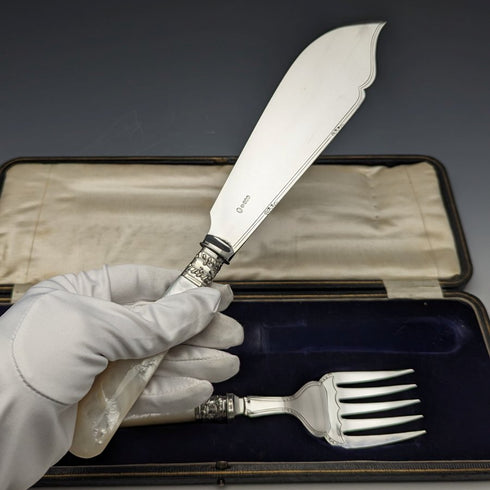 英国ヴィンテージ 白蝶貝ハンドル シルバープレート製 フィッシュサーバーセット ケース入