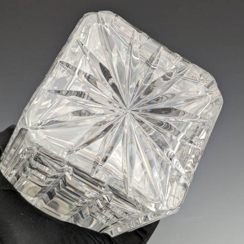 1981 年英國復古切割玻璃方形醒酒器純銀裝飾 2100 克