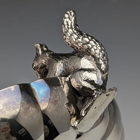 英国ヴィンテージ シルバープレート製 リス装飾 ボンボンディッシュ 297g