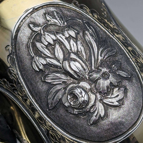 1867年 英国アンティーク 純銀ゴールド装飾 花彫刻マグカップ 150g