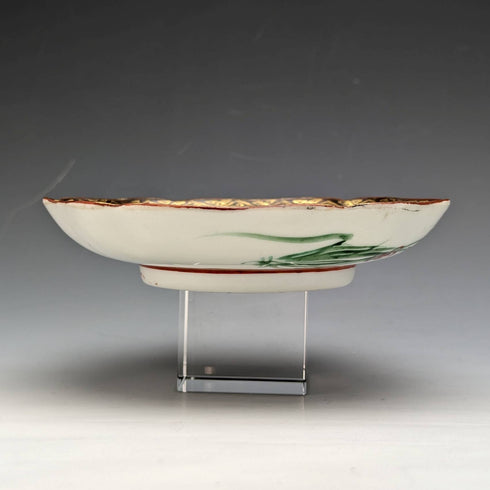 Antigüedad japonesa, periodo Meiji, plato pequeño de porcelana Kutani con diseño de conejo