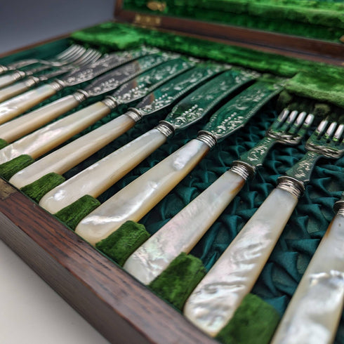 19世紀後半 英国アンティーク 白蝶貝ハンドル 純銀ブレード フィッシュカトラリー6ペアセット 木箱入り