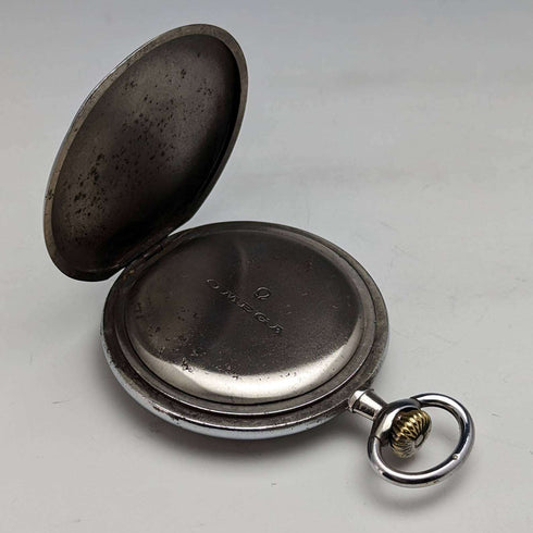 Reloj de bolsillo Omega antiguo, circa 1905, caja con baño de plata, en buen estado de funcionamiento