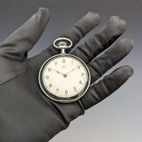 Reloj de bolsillo Omega antiguo, circa 1905, caja con baño de plata, en buen estado de funcionamiento