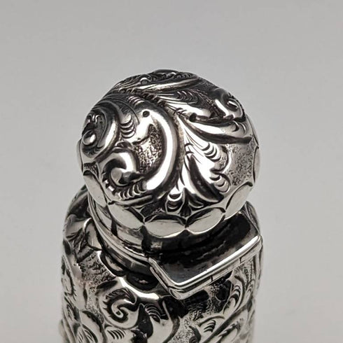 1881 年英國古董純銀浮雕便攜式香水瓶