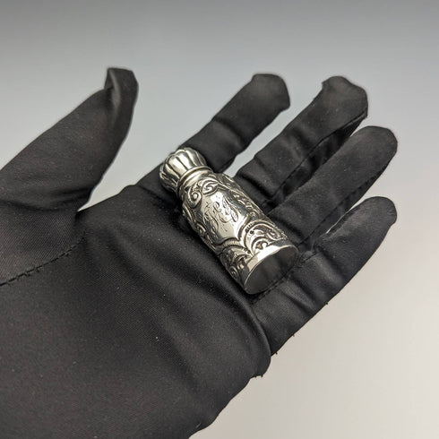 1881 年英國古董純銀浮雕便攜式香水瓶