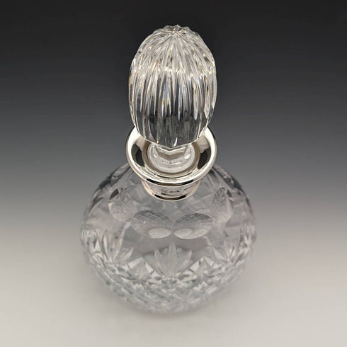 1977 英國復古切割玻璃橢圓形醒酒器純銀裝飾 1750 克